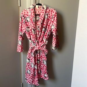 Hello Kitty soft cozy bathrobe - size L (fits 5’2” adult)